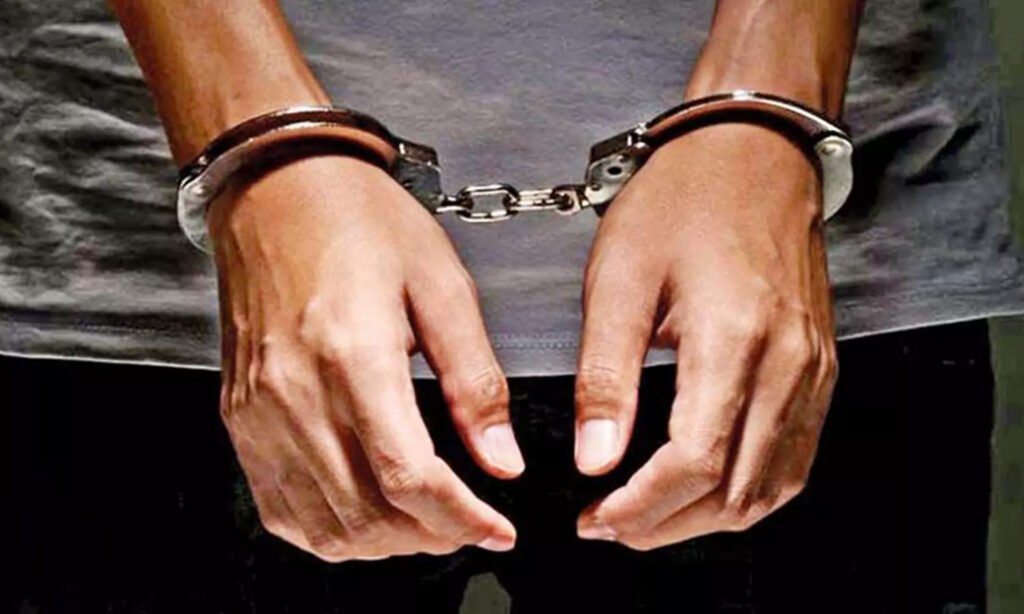 செங்கல்பட்டு அருகே மதுக்கடையில் தகராறு: வாலிபர் மண்டை உடைப்பு; இருவர் கைது!